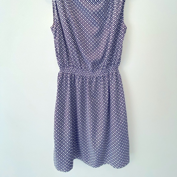 Sleeveless Black and White Dress - Picture 4 of 5